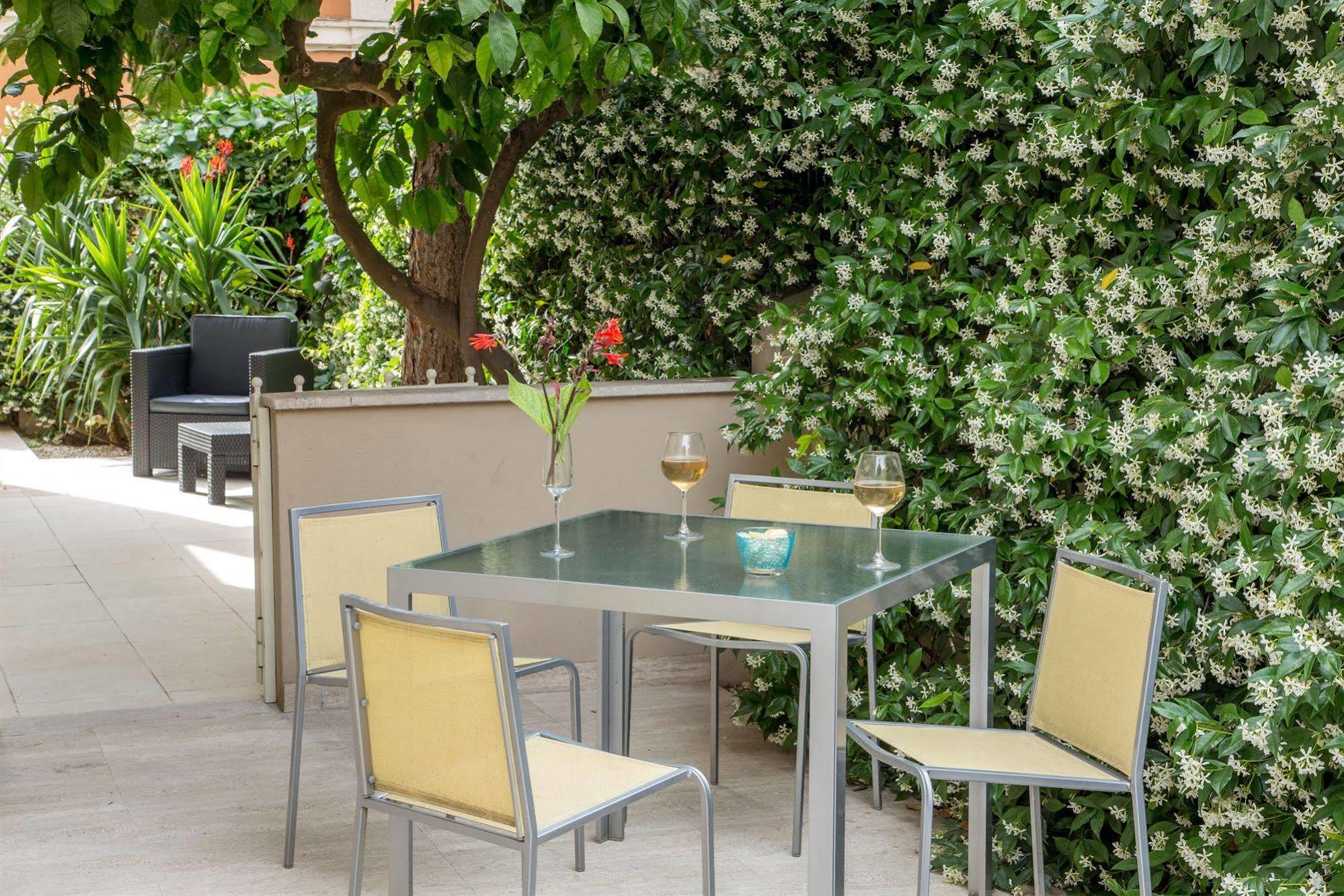 Roma Dreaming Aparthotel Exterior photo